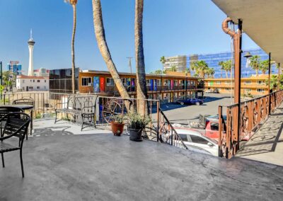 On the Boulevard | Extended-Stay, Hotel-Style Living Spaces | Sitting Area Exterior Community